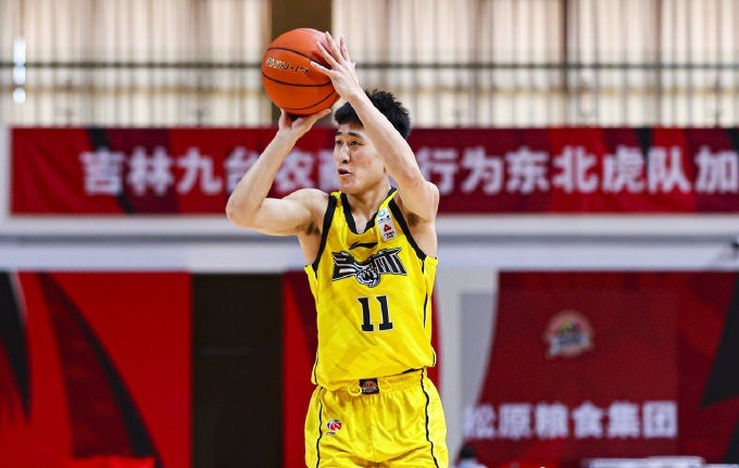 包含新晋射手王应战，双方展开激烈角逐！的词条