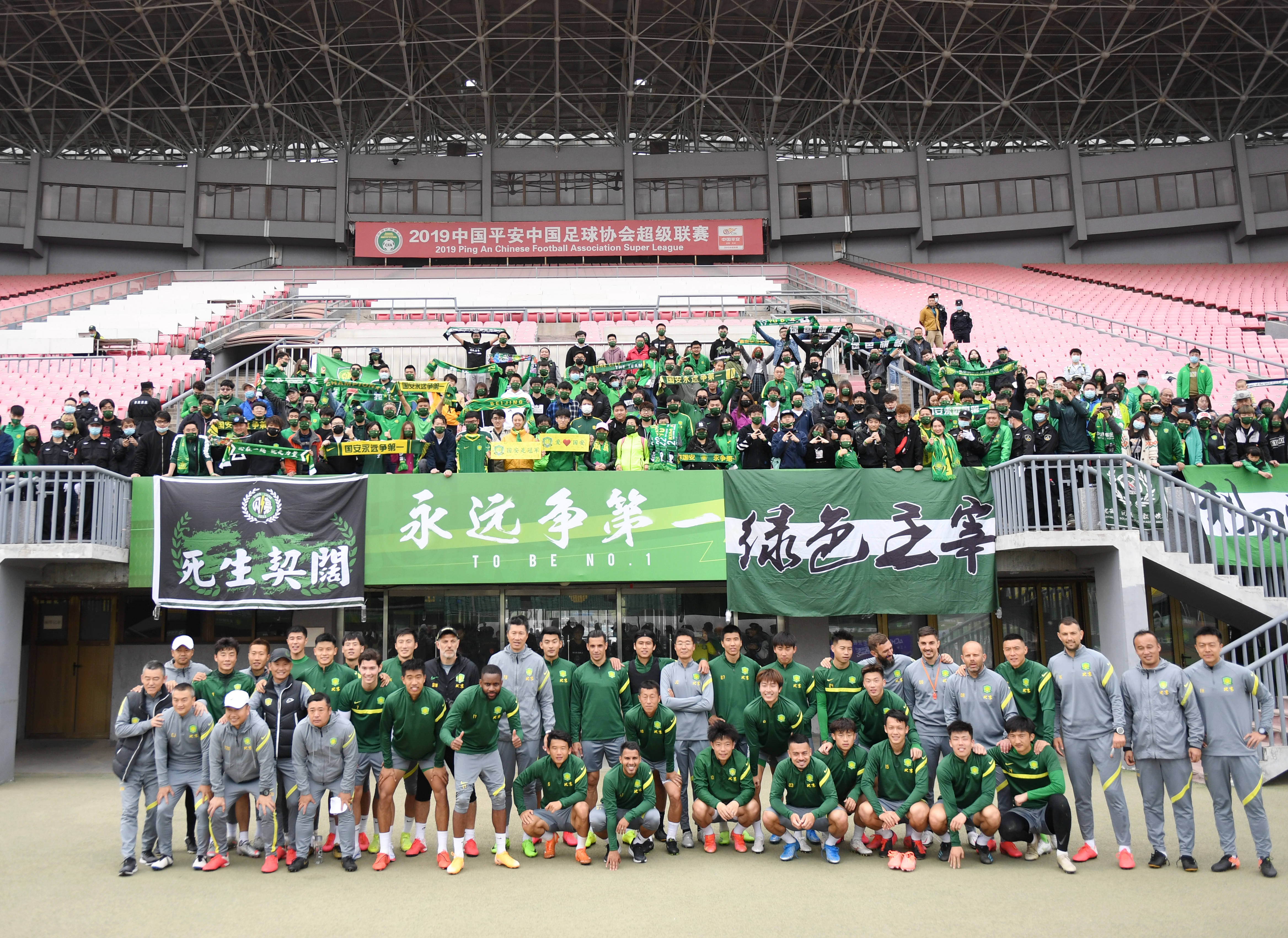波尔多足球队举行球迷见面会，壮大支持力量