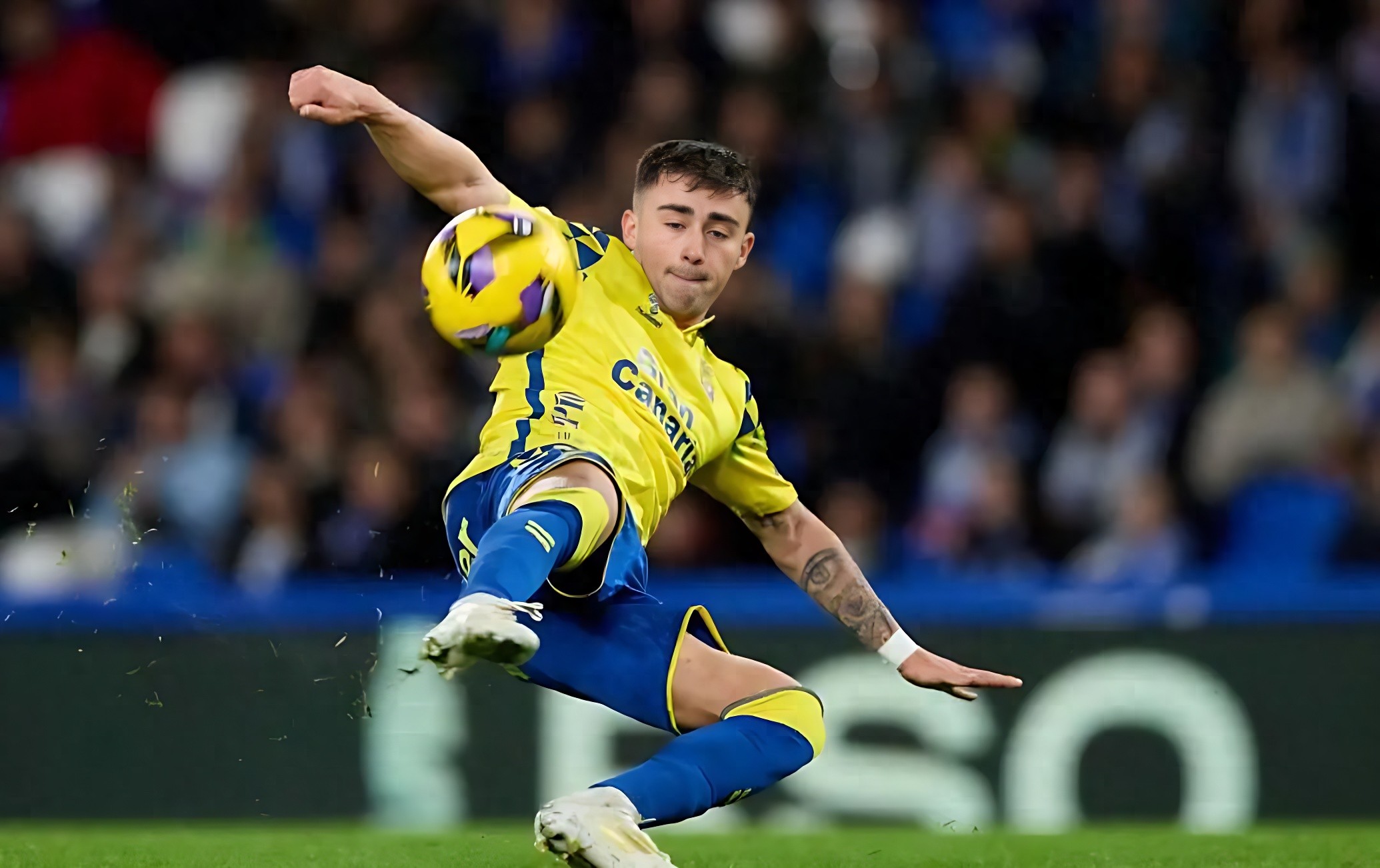 比利亚雷亚尔门将立功，帮助球队守住胜利