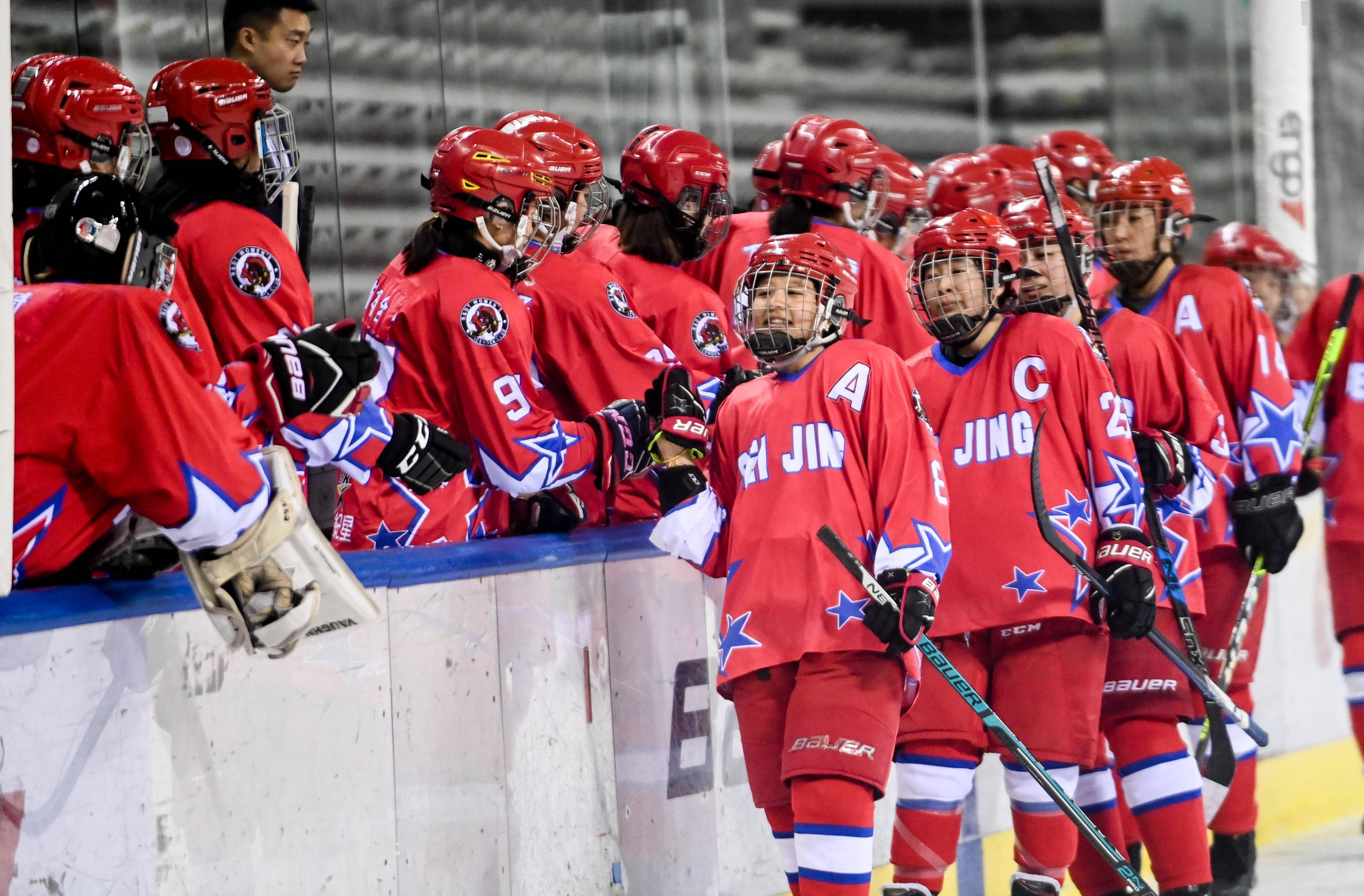 冰球比赛高潮迭起!瑞典队逆袭夺冠! 冰球比赛高潮迭起!瑞典队逆袭夺冠!