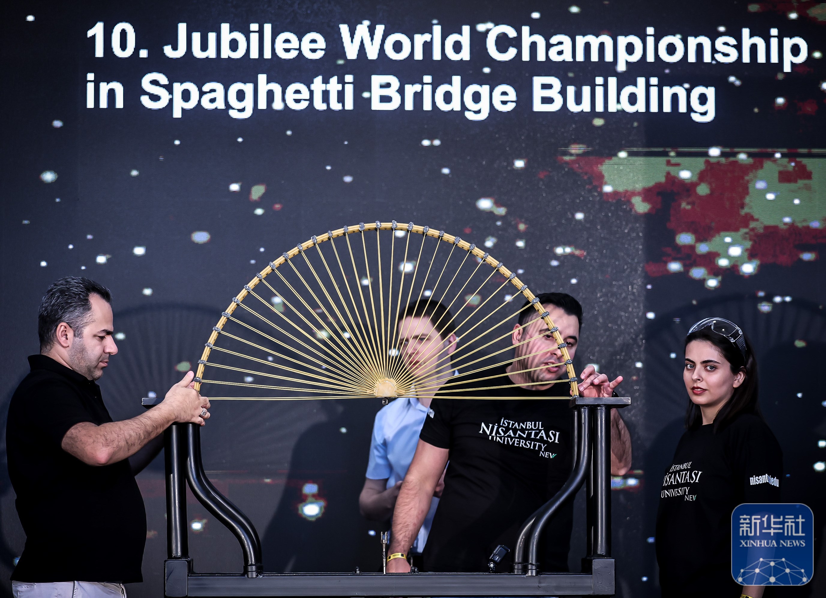 匈牙利队在比赛中展示出色表现 匈牙利队在比赛中展示出色表现