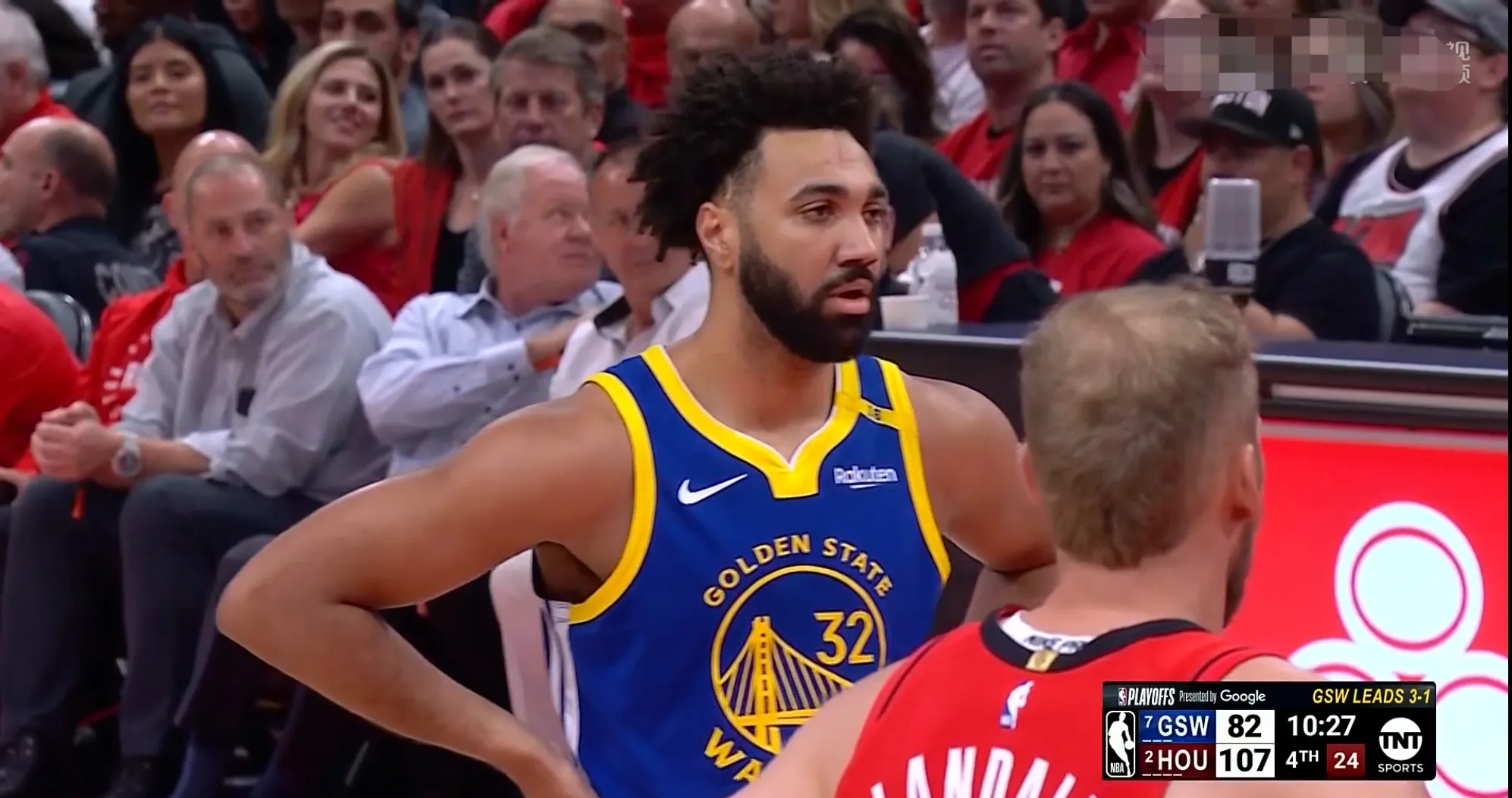 包含勇士队主力中锋因伤退出最近比赛的词条