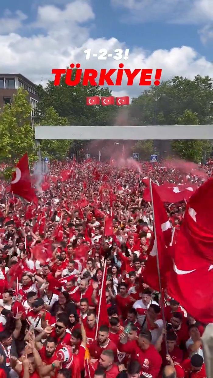 包含76人队球迷热情场上加油，助球队获胜的词条