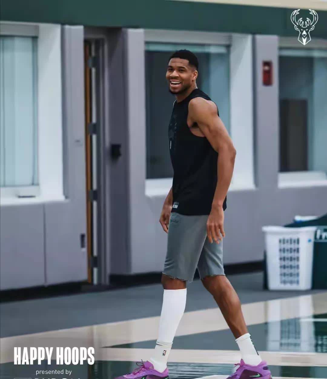 雄鹿队继续强势,战胜快船队 雄鹿队继续强势,战胜快船队