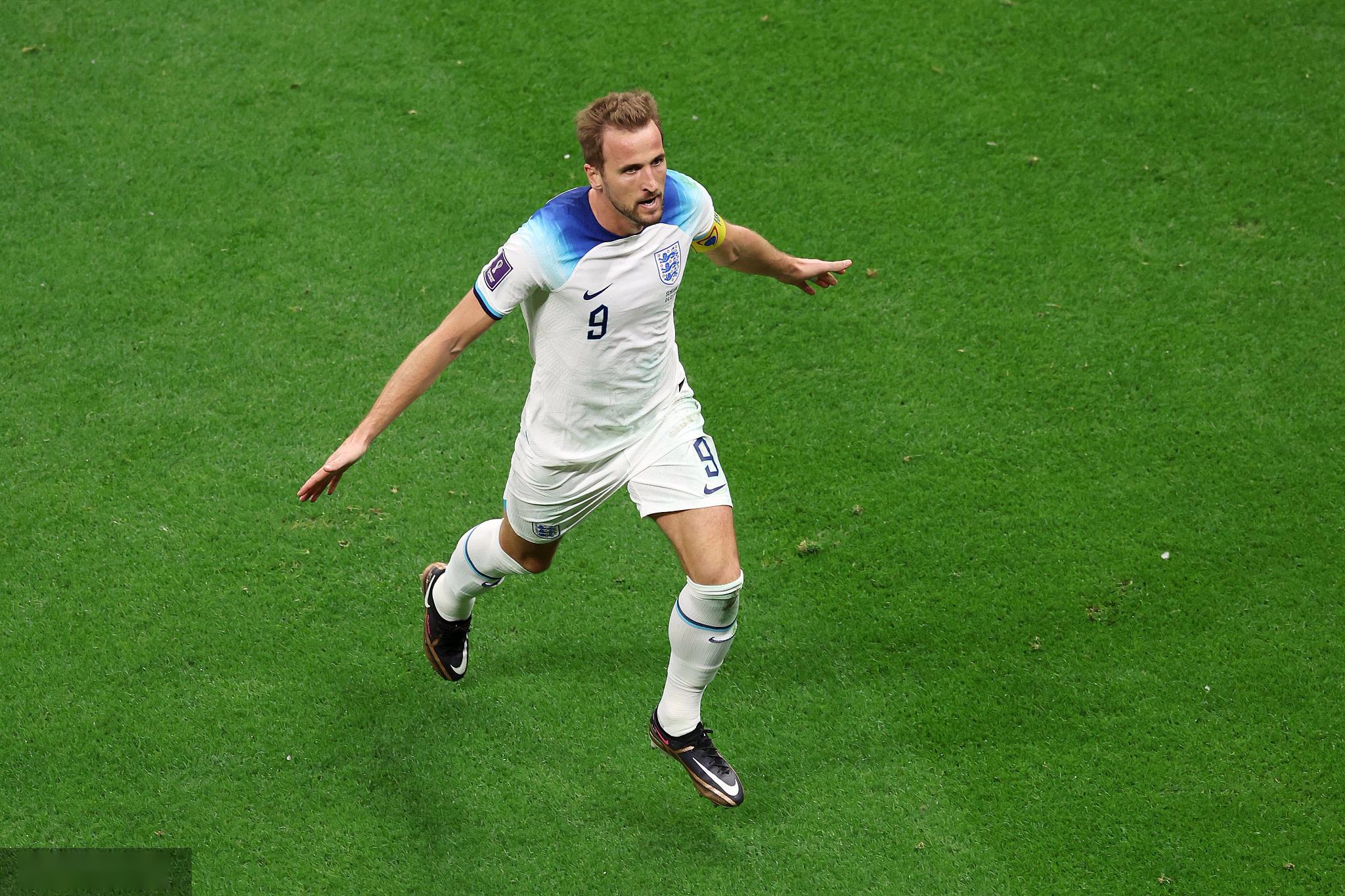 英格兰前锋凯恩获得欧洲杯最佳射手奖