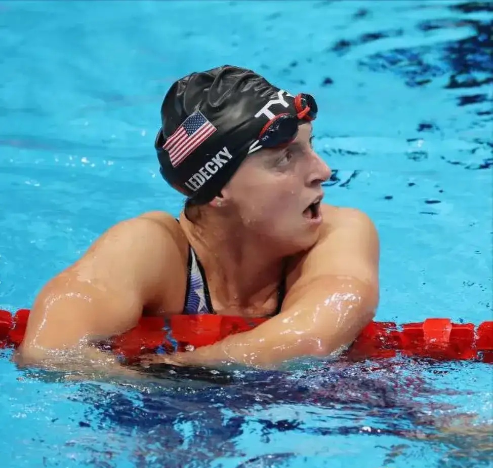 包含美国游泳选手刷新世界纪录，风头正劲的词条