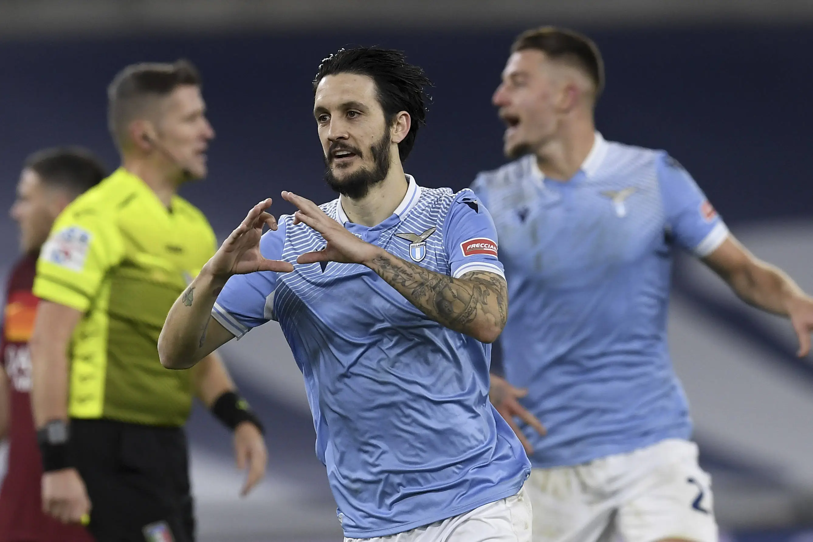 拉齐奥客场胜利后球员欢呼,唤醒全队斗志 拉齐奥客场胜利后球员欢呼,唤醒全队斗志