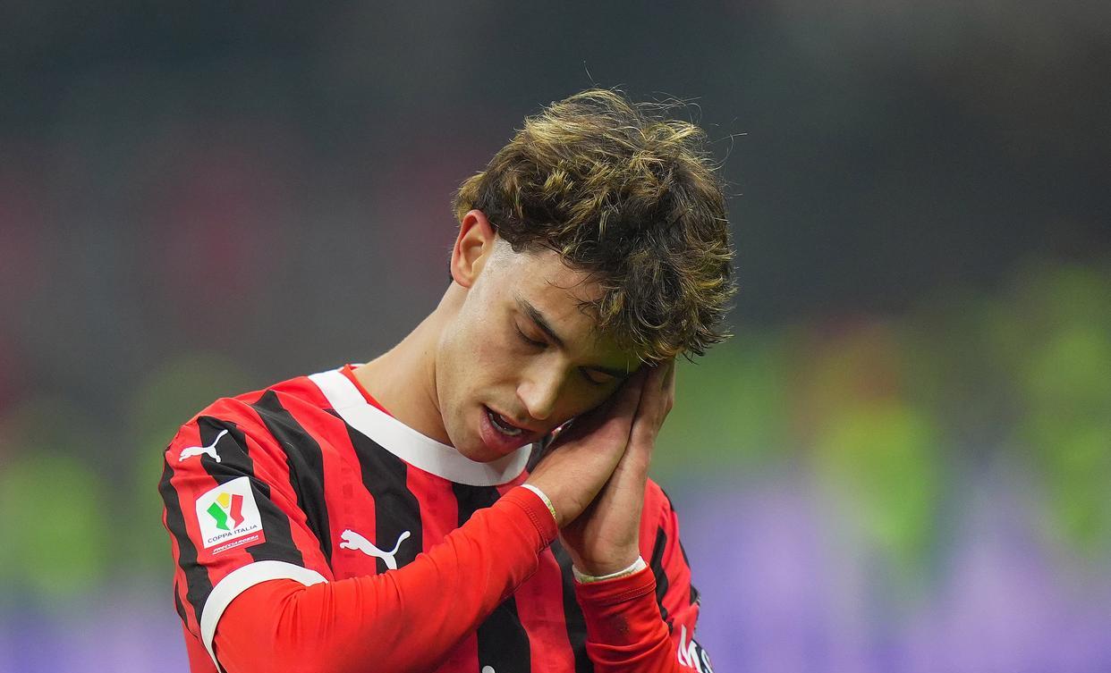 包含AC米兰前锋状态火爆，一战成名的词条