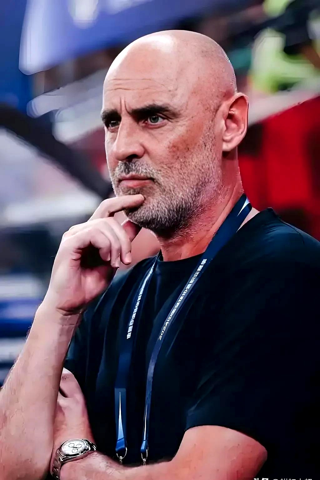 超级球员在比赛中展现冷静果断的领袖风范