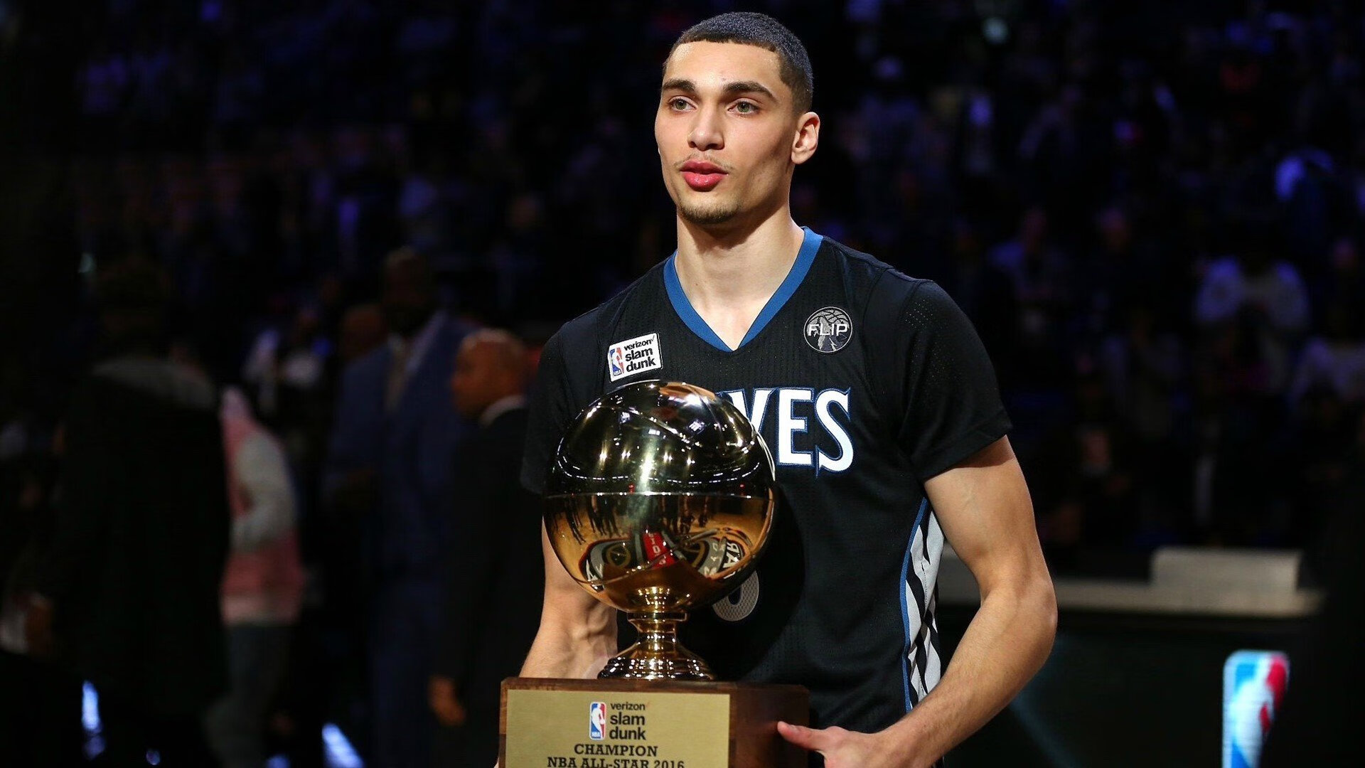 双面足球智慧，勒沃库森的精密齿轮与C罗的孤胆英雄